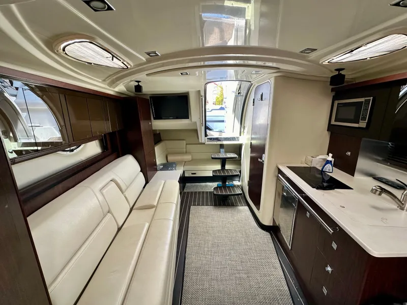 Slide: The Image of Monterey 335 Sport Yacht 2015 - 18