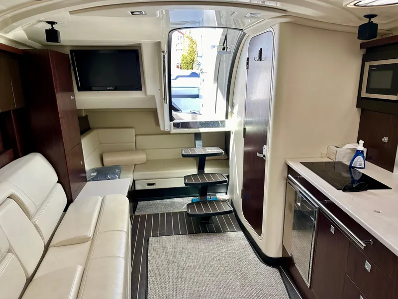 Slide: The Image of Monterey 335 Sport Yacht 2015 - 19