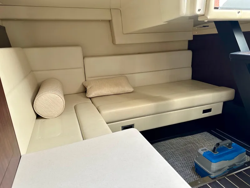 Slide: The Image of Monterey 335 Sport Yacht 2015 - 23