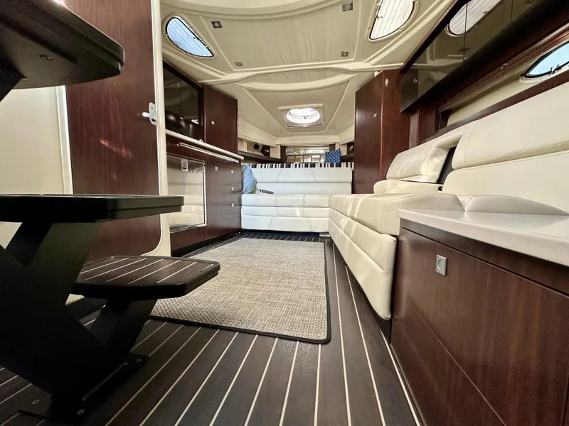 Slide: The Image of Monterey 335 Sport Yacht 2015 - 24