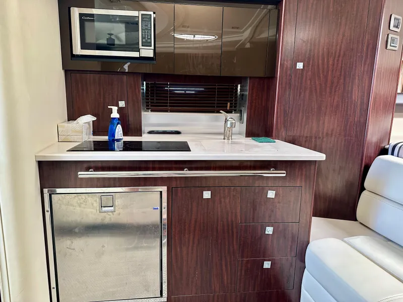 Slide: The Image of Monterey 335 Sport Yacht 2015 - 27