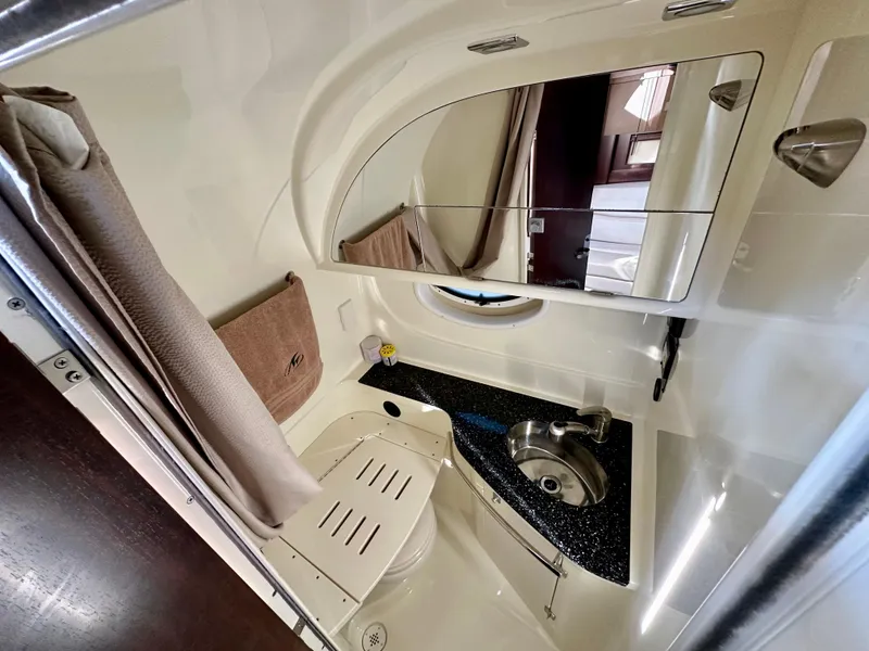 Slide: The Image of Monterey 335 Sport Yacht 2015 - 30