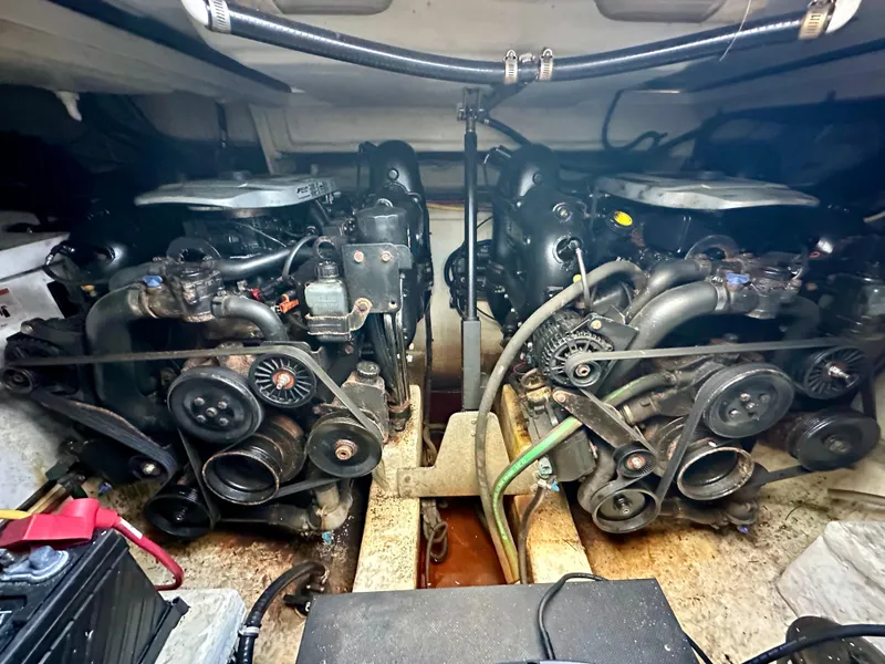 Slide: The Image of Monterey 335 Sport Yacht 2015 - 37