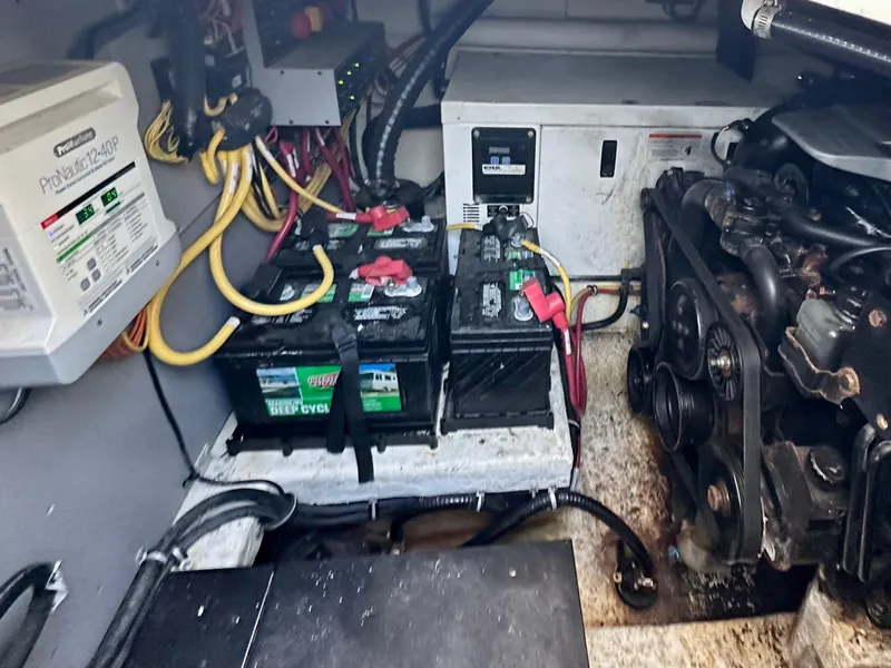 Slide: The Image of Monterey 335 Sport Yacht 2015 - 39