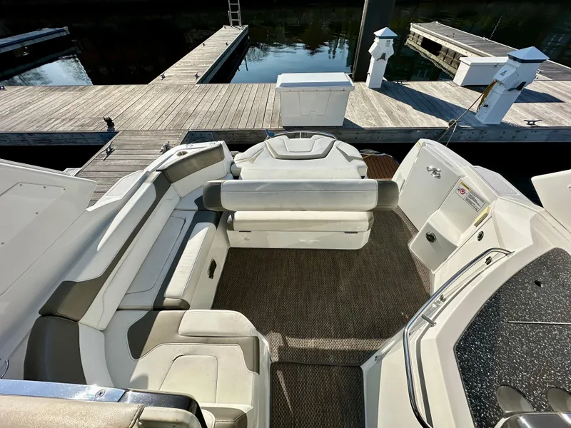 Slide: The Image of Monterey 335 Sport Yacht 2015 - 40