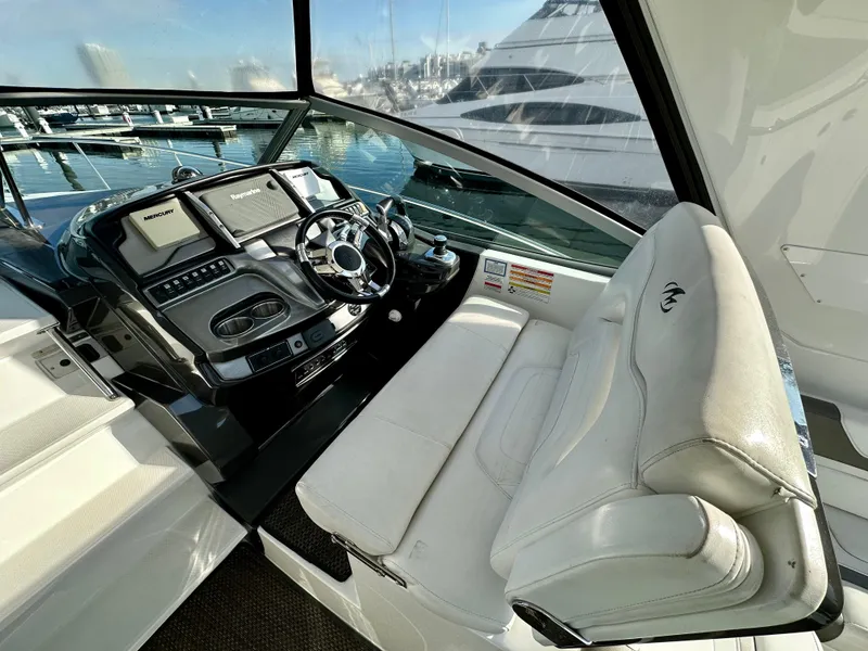 Slide: The Image of Monterey 335 Sport Yacht 2015 - 6