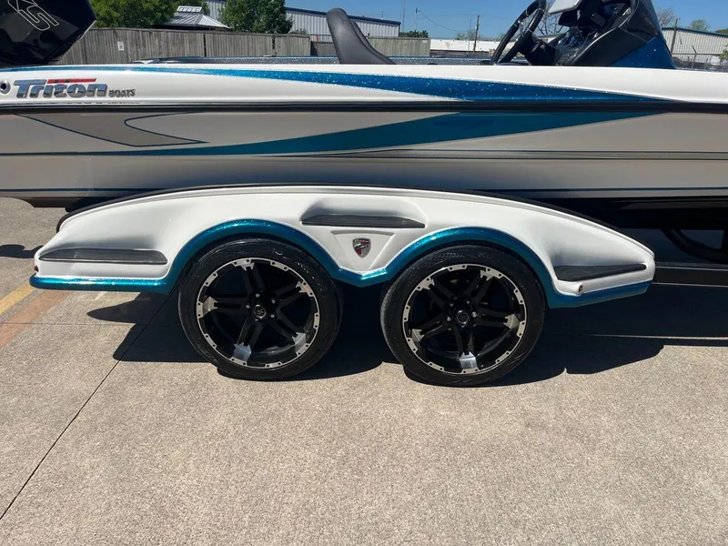 Slide: The Image of 2020 Triton 21 TRXS fishing boat with trolling motor and seating. - 44