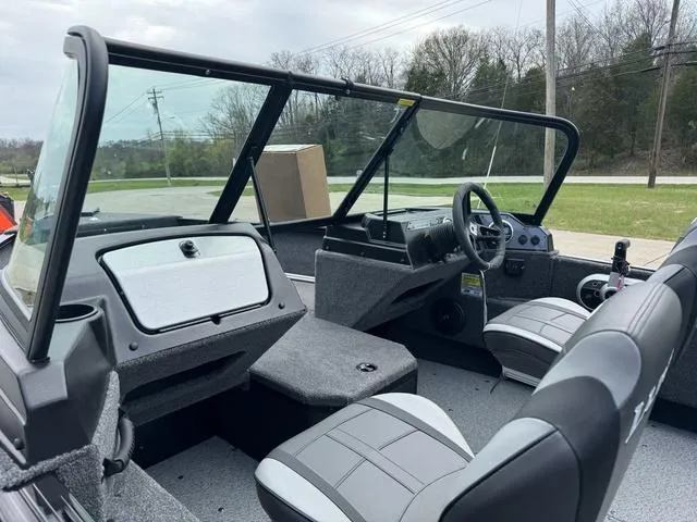 Slide: The Image of Lund 1775 Adventure Sport 2024 - 12