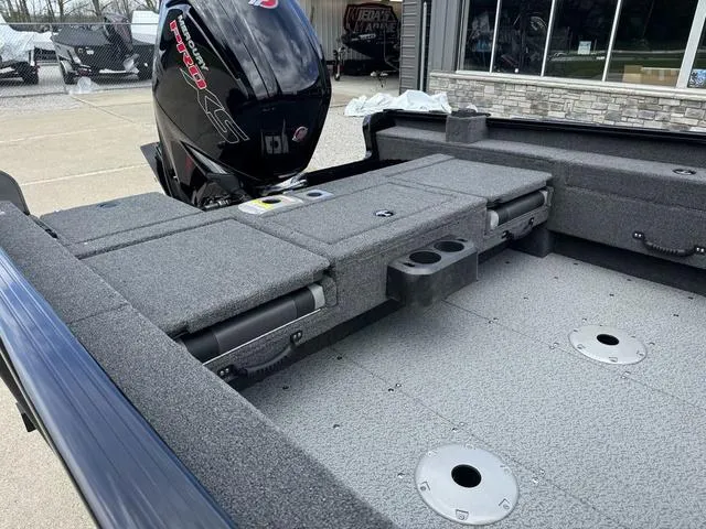 Slide: The Image of Lund 1775 Adventure Sport 2024 - 7