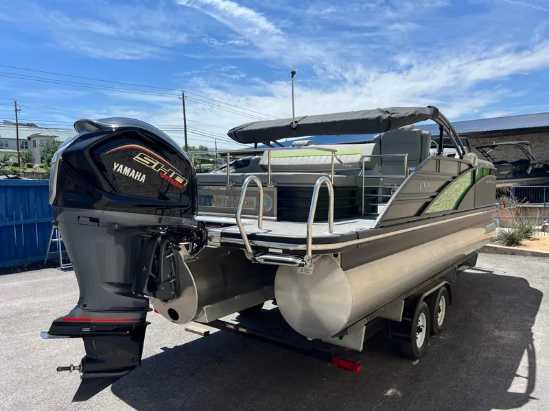 Slide: The Image of Bennington 24LX Swingback 2023 - 4