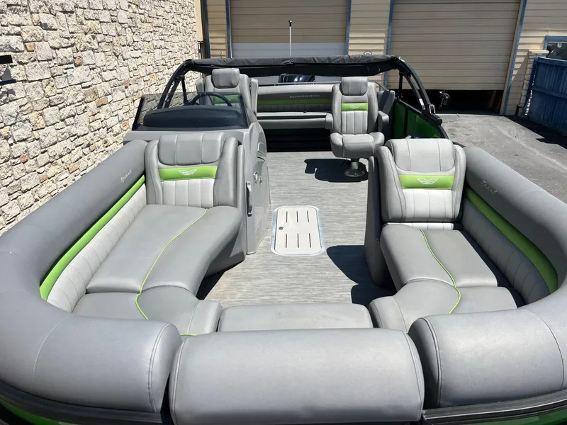 Slide: The Image of Bennington 24LX Swingback 2023 - 8