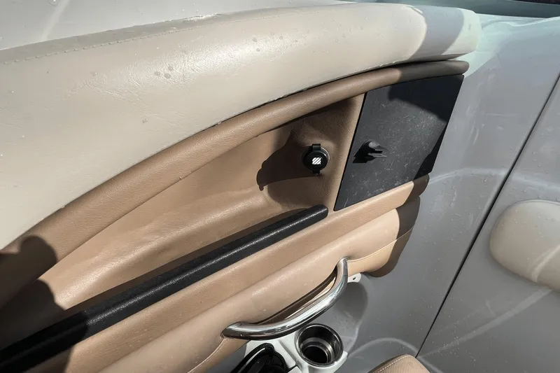 Slide: The Image of Crownline Boats Eclipse E4 2014 - 17