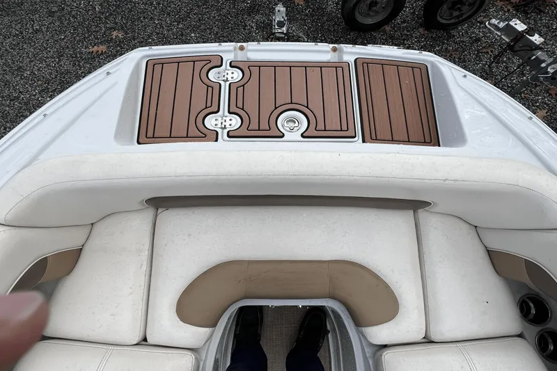 Slide: The Image of Crownline Boats Eclipse E4 2014 - 24
