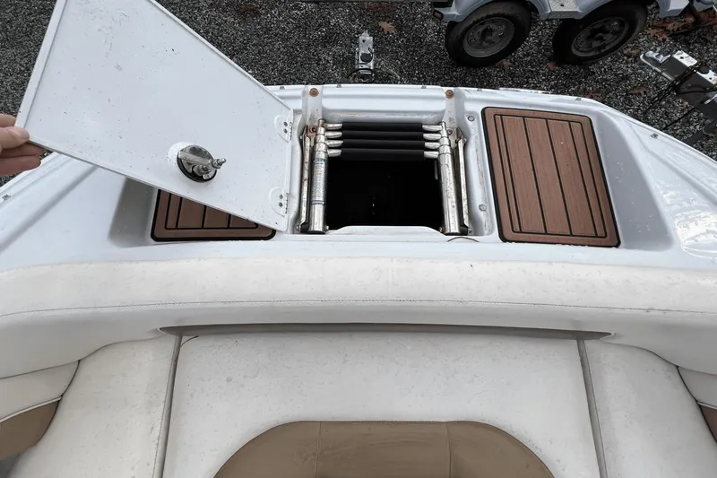 Slide: The Image of Crownline Boats Eclipse E4 2014 - 25