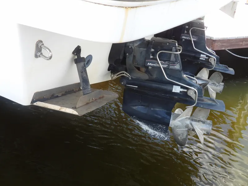 Slide: The Image of 2008 Formula 31 Performance Cruiser stern with dual propellers in water. - 12