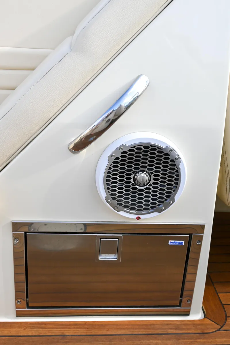 Slide: The Image of Built-in cooler with drinks on a 2013 Chris-Craft Launch 32 boat. - 45