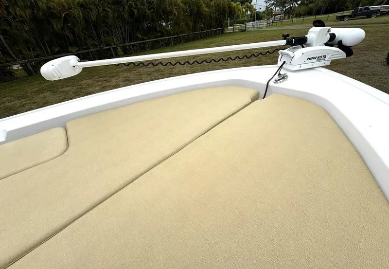 Slide: The Image of 2023 Sportsman Masters 267 Bay boat with Minn Kota trolling motor. - 16