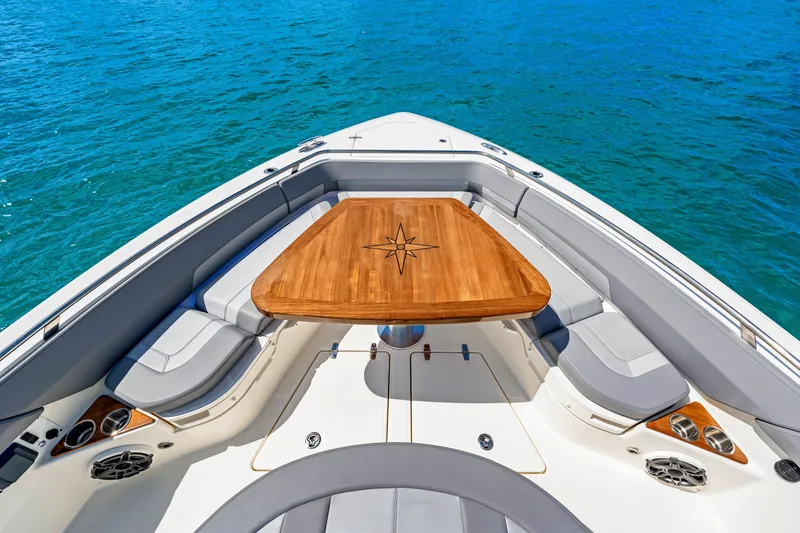 Slide: The Image of Boston Whaler 420 Outrage 2025 - 22