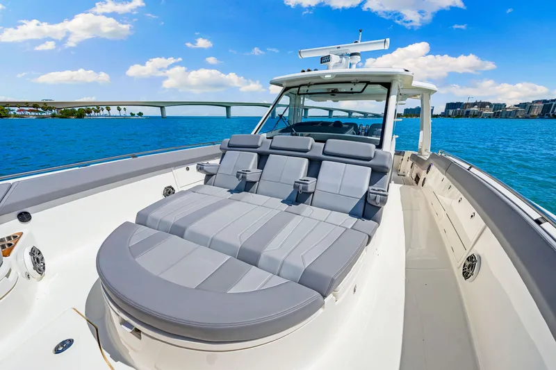 Slide: The Image of Boston Whaler 420 Outrage 2025 - 24