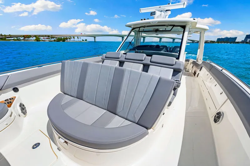 Slide: The Image of Boston Whaler 420 Outrage 2025 - 25