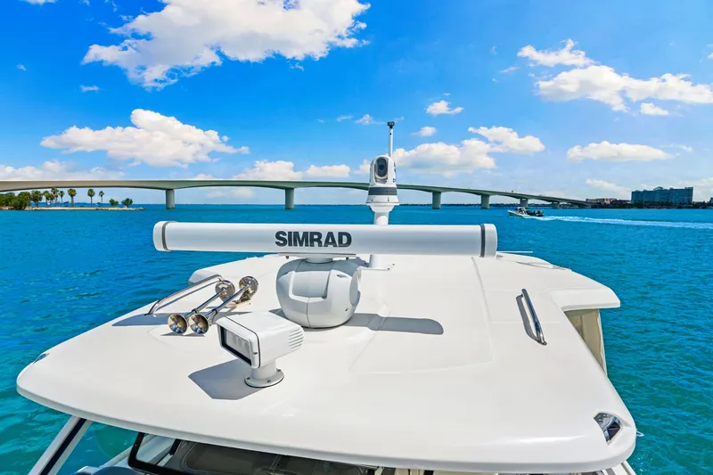Slide: The Image of Boston Whaler 420 Outrage 2025 - 28