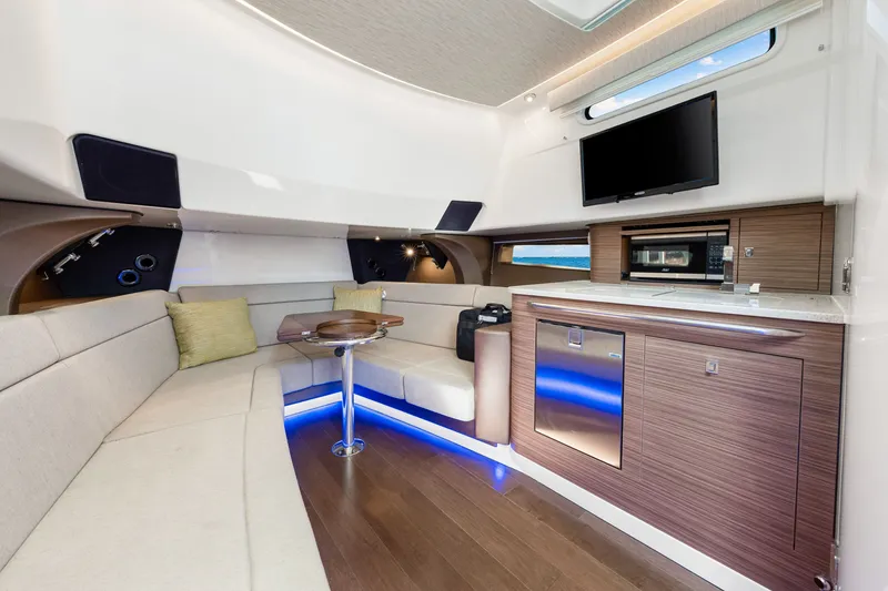 Slide: The Image of Boston Whaler 420 Outrage 2025 - 30