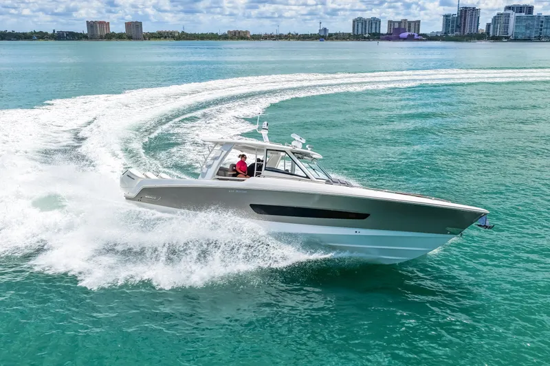 Slide: The Image of Boston Whaler 420 Outrage 2025 - 38