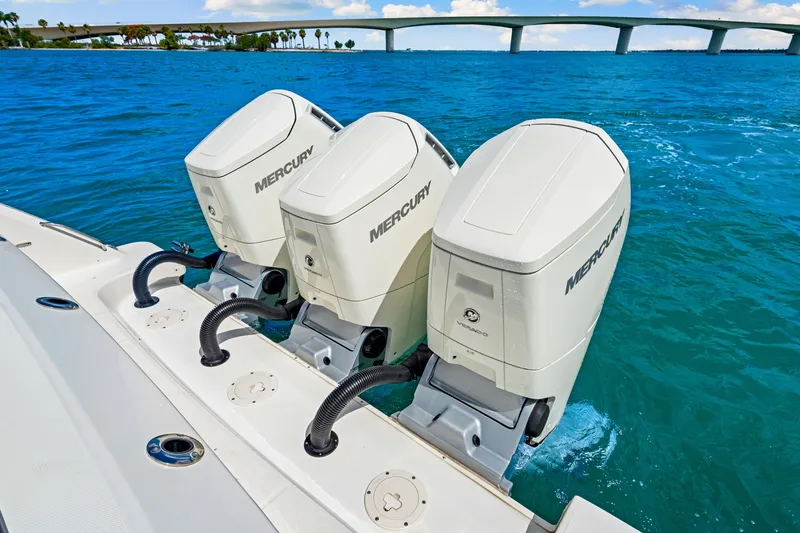 Slide: The Image of Boston Whaler 420 Outrage 2025 - 50