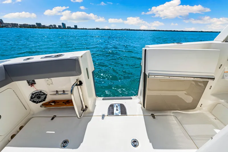 Slide: The Image of Boston Whaler 420 Outrage 2025 - 52