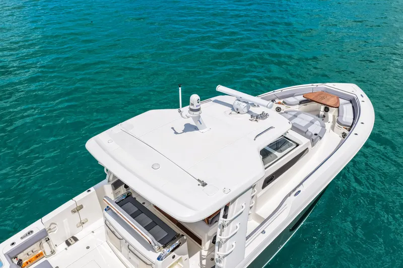 Slide: The Image of Boston Whaler 420 Outrage 2025 - 55
