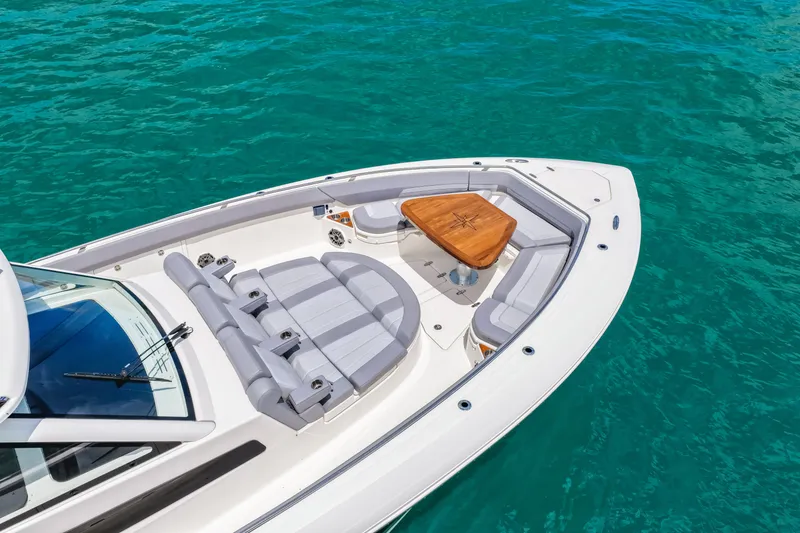 Slide: The Image of Boston Whaler 420 Outrage 2025 - 56