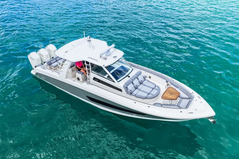 Slide: The Image of Boston Whaler 420 Outrage 2025 - 57