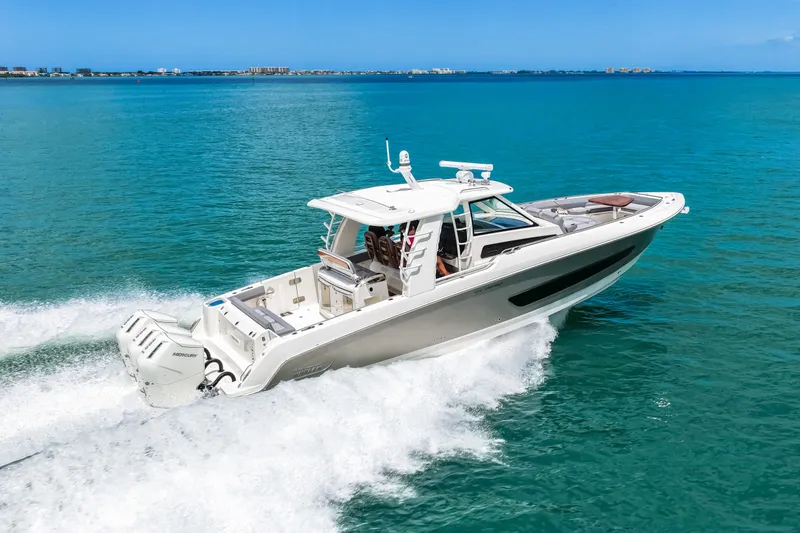 Slide: The Image of Boston Whaler 420 Outrage 2025 - 58
