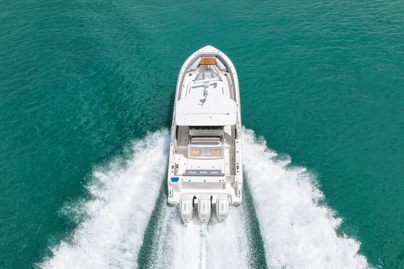 Slide: The Image of Boston Whaler 420 Outrage 2025 - 61