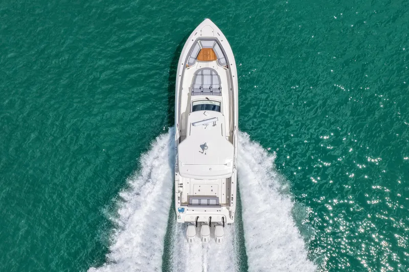 Slide: The Image of Boston Whaler 420 Outrage 2025 - 62
