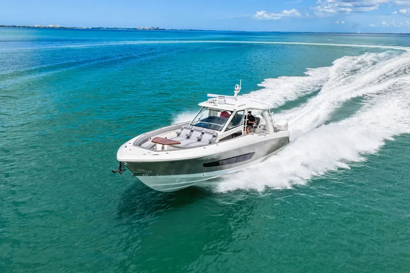 Slide: The Image of Boston Whaler 420 Outrage 2025 - 64