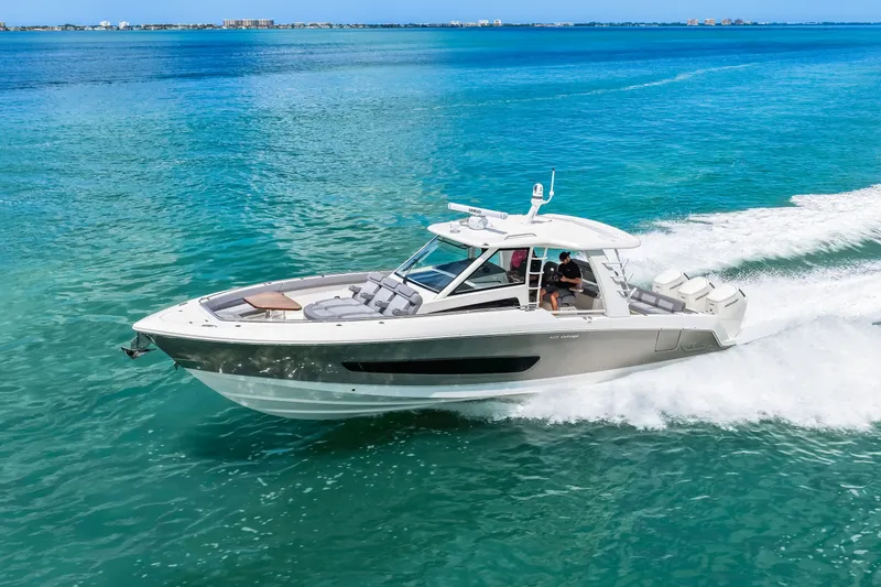 Slide: The Image of Boston Whaler 420 Outrage 2025 - 66