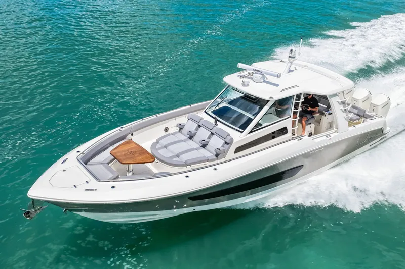 Slide: The Image of Boston Whaler 420 Outrage 2025 - 67