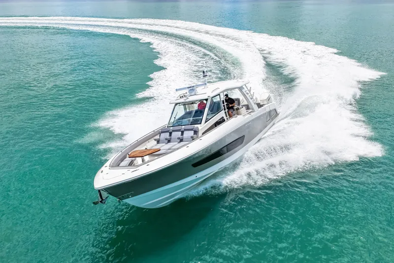 Slide: The Image of Boston Whaler 420 Outrage 2025 - 68