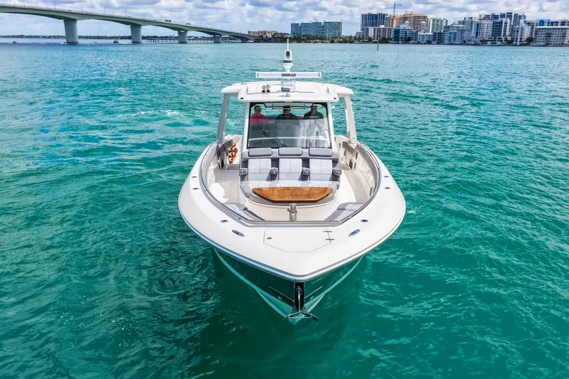 Slide: The Image of Boston Whaler 420 Outrage 2025 - 75