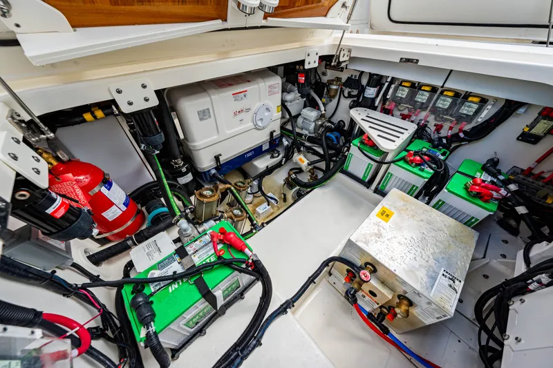 Slide: The Image of Boston Whaler 420 Outrage 2025 - 82