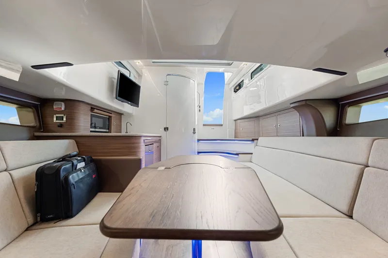 Slide: The Image of Boston Whaler 420 Outrage 2025 - 84