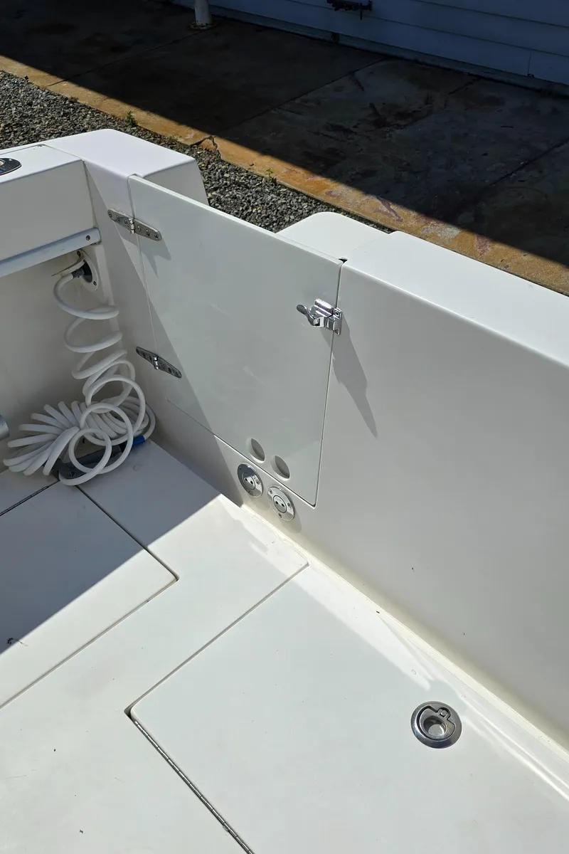 Slide: The Image of 2008 Contender 23 Tournament boat deck with storage and coiled hose. - 19