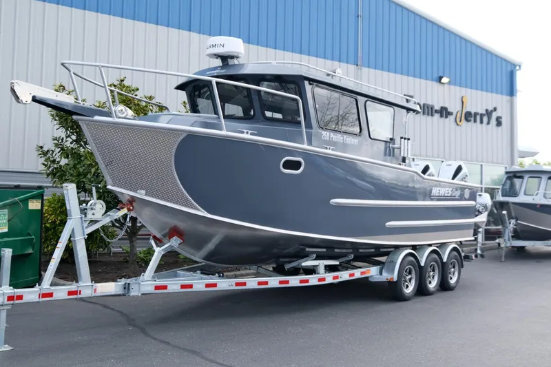 The Image of 2024 Hewescraft 250 Explorer boat on trailer, parked outside a building. - 1
