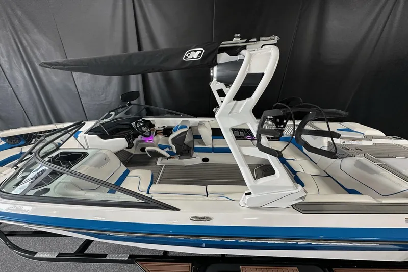 Slide: The Image of Nautique GS24 2018 - 1