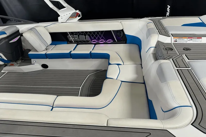 Slide: The Image of Nautique GS24 2018 - 11