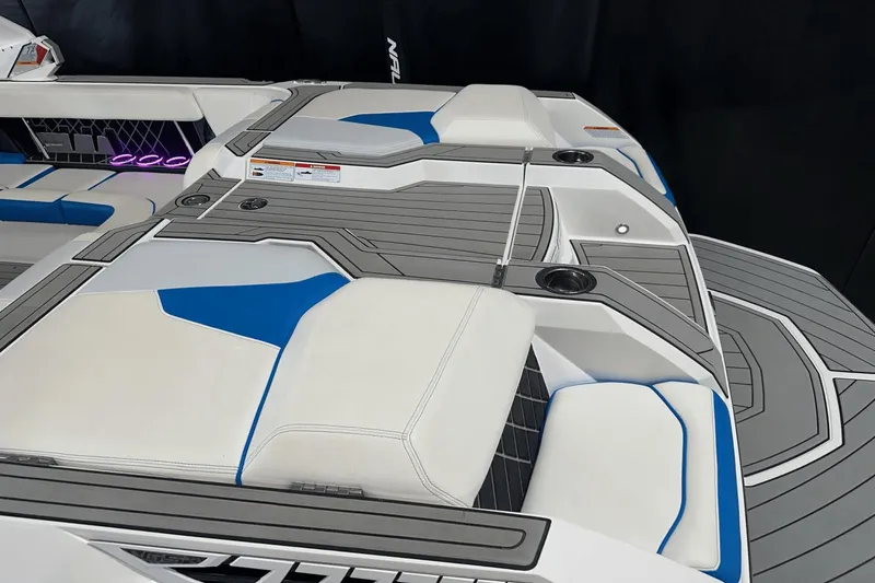 Slide: The Image of Nautique GS24 2018 - 13