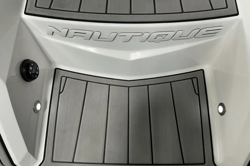 Slide: The Image of Nautique GS24 2018 - 22