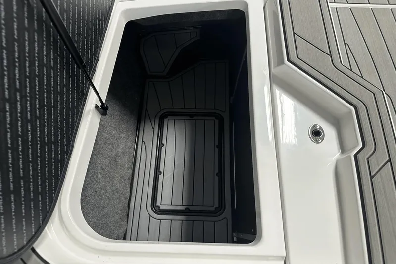 Slide: The Image of Nautique GS24 2018 - 30