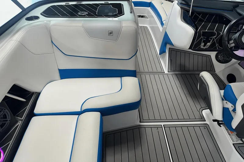 Slide: The Image of Nautique GS24 2018 - 48